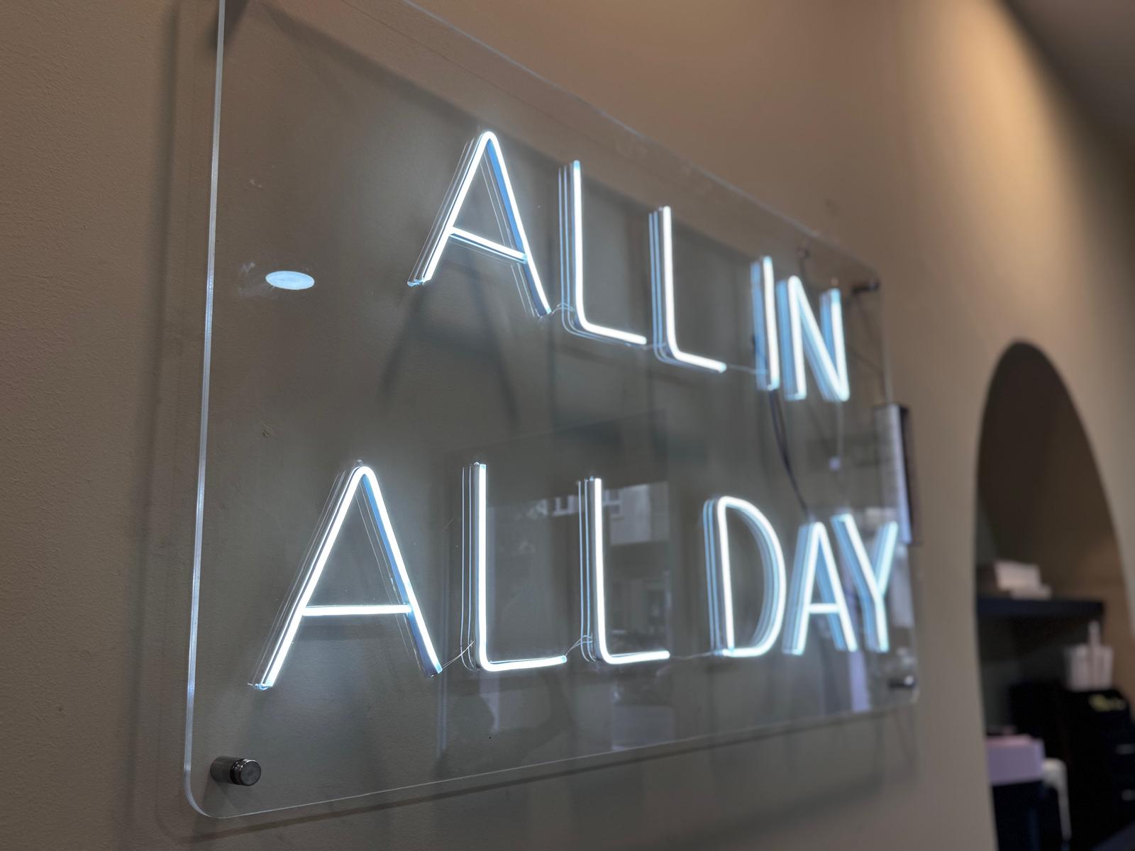 Rótulos de Neón LED Personalizados: Ilumina Tu Marca y Tu Espacio — imagen 1