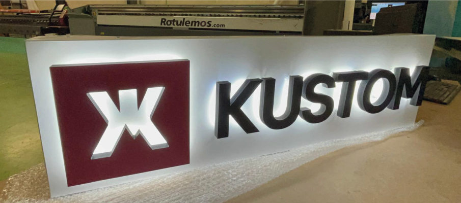 Imagen de Rótulo con bandeja aluminio + letras retroiluminadas